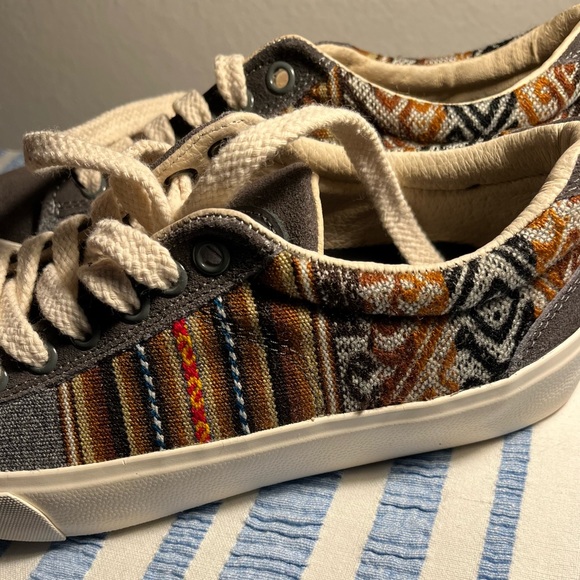 Inkkas Low Top Sneakers - Picture 7 of 7